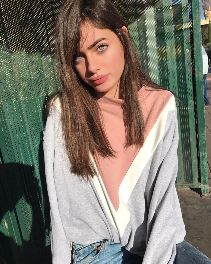 Messinin elini ayağına dolaştıran güzel model Yael Shelbia