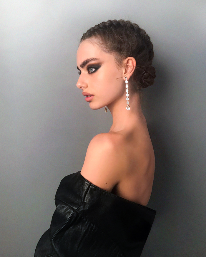 Messinin elini ayağına dolaştıran güzel model Yael Shelbia