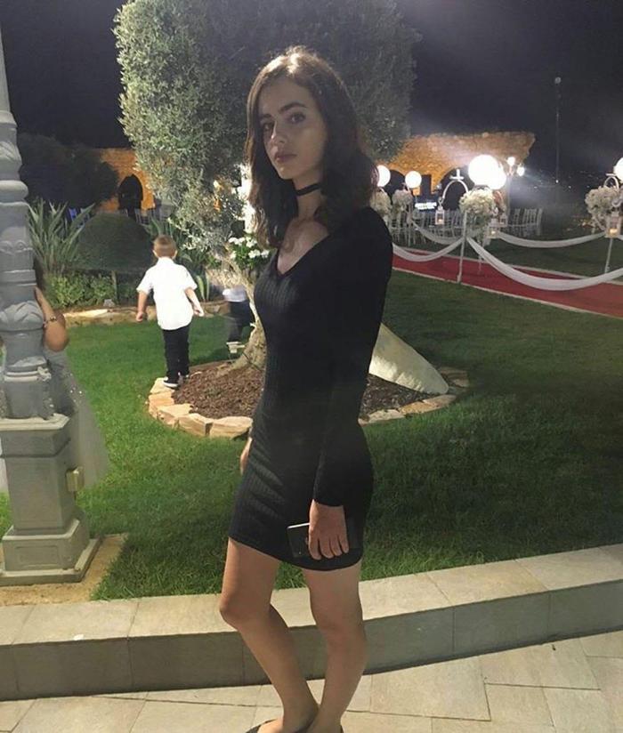 Messinin elini ayağına dolaştıran güzel model Yael Shelbia