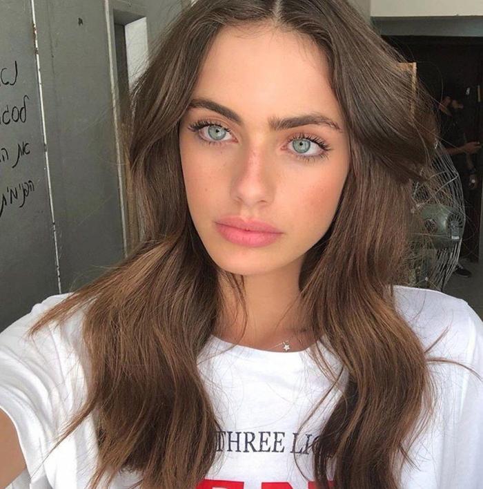 Messinin elini ayağına dolaştıran güzel model Yael Shelbia