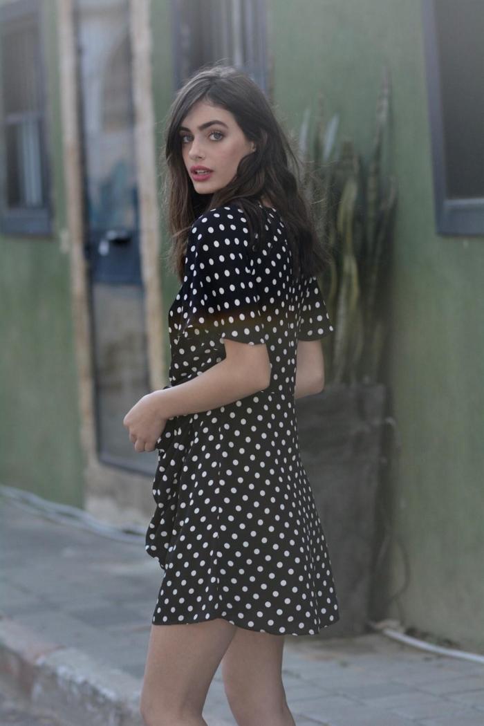 Messinin elini ayağına dolaştıran güzel model Yael Shelbia