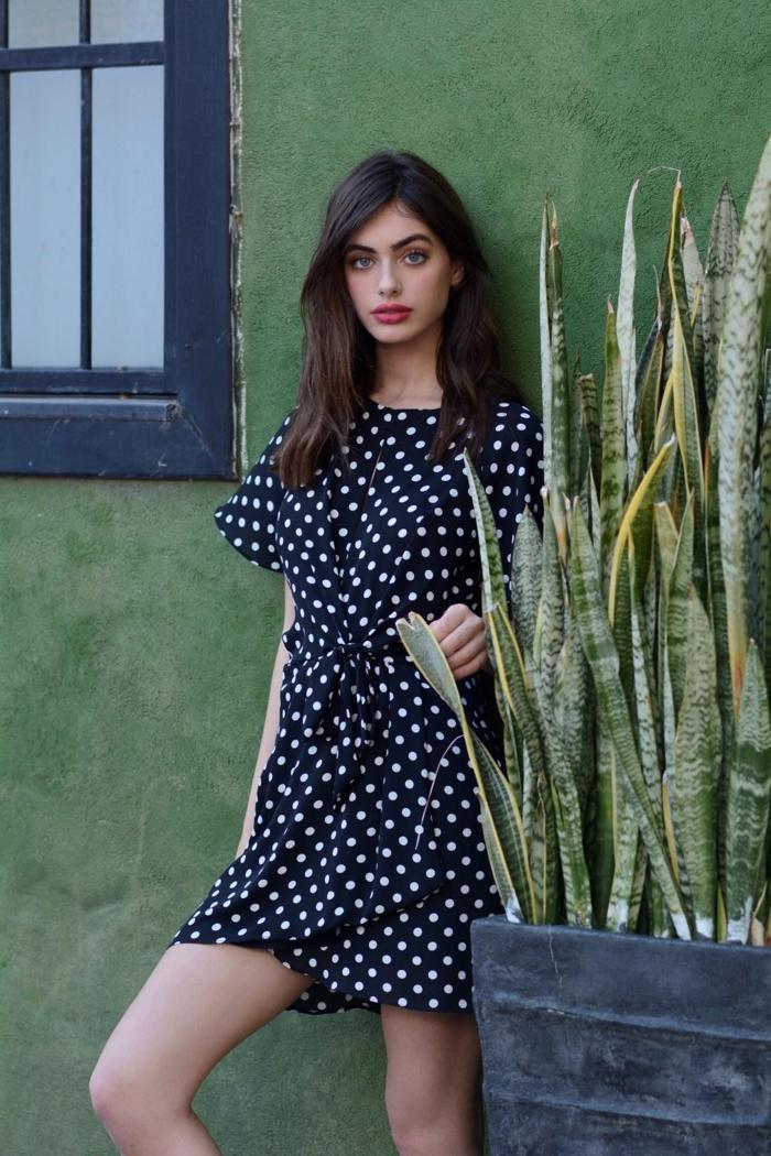 Messinin elini ayağına dolaştıran güzel model Yael Shelbia