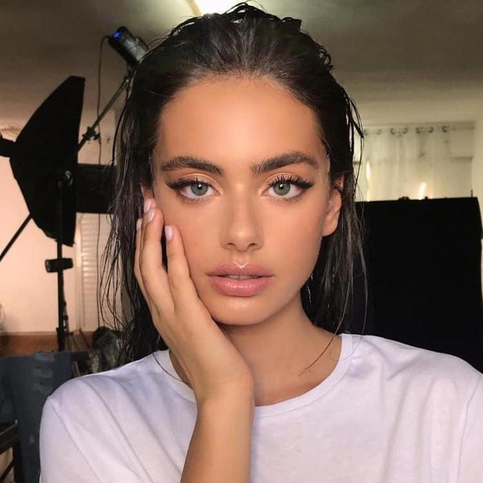 Messinin elini ayağına dolaştıran güzel model Yael Shelbia