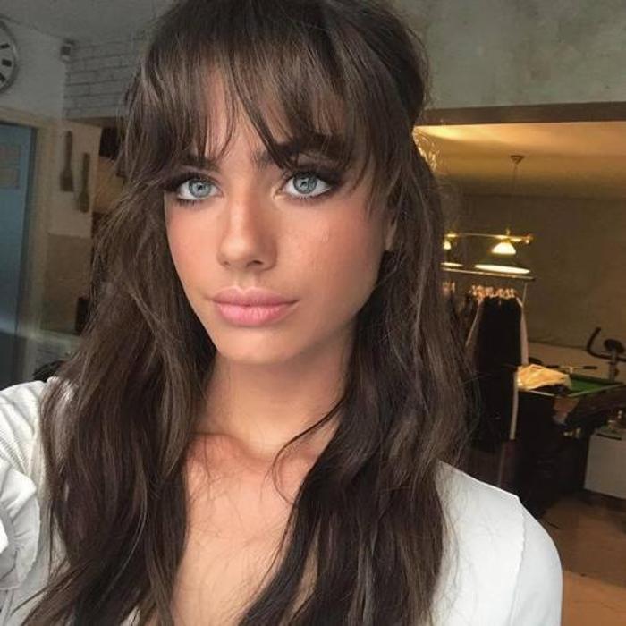 Messinin elini ayağına dolaştıran güzel model Yael Shelbia