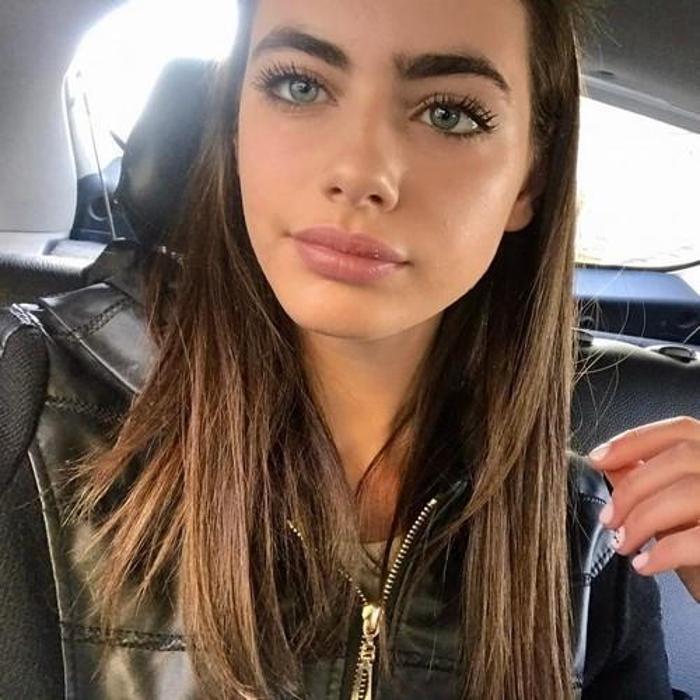 Messinin elini ayağına dolaştıran güzel model Yael Shelbia