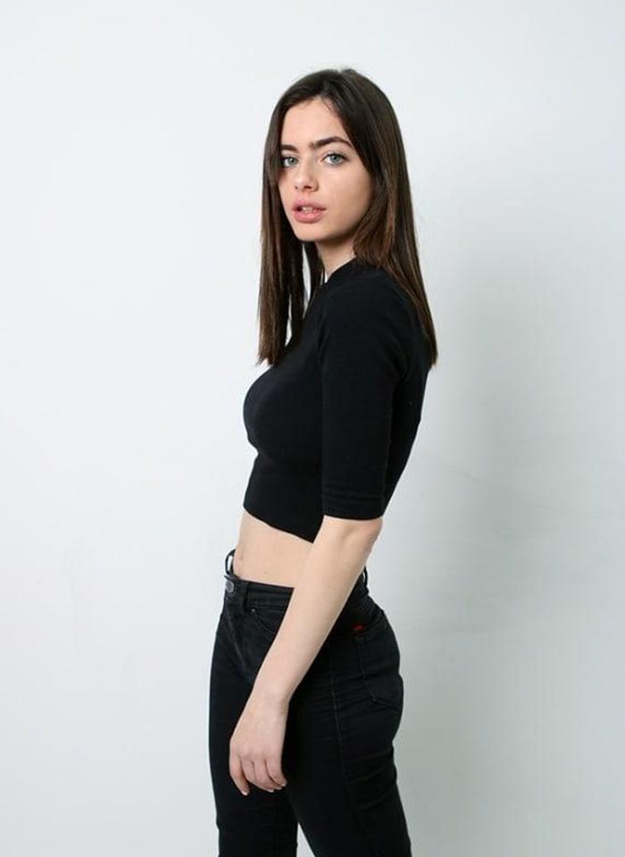 Messinin elini ayağına dolaştıran güzel model Yael Shelbia