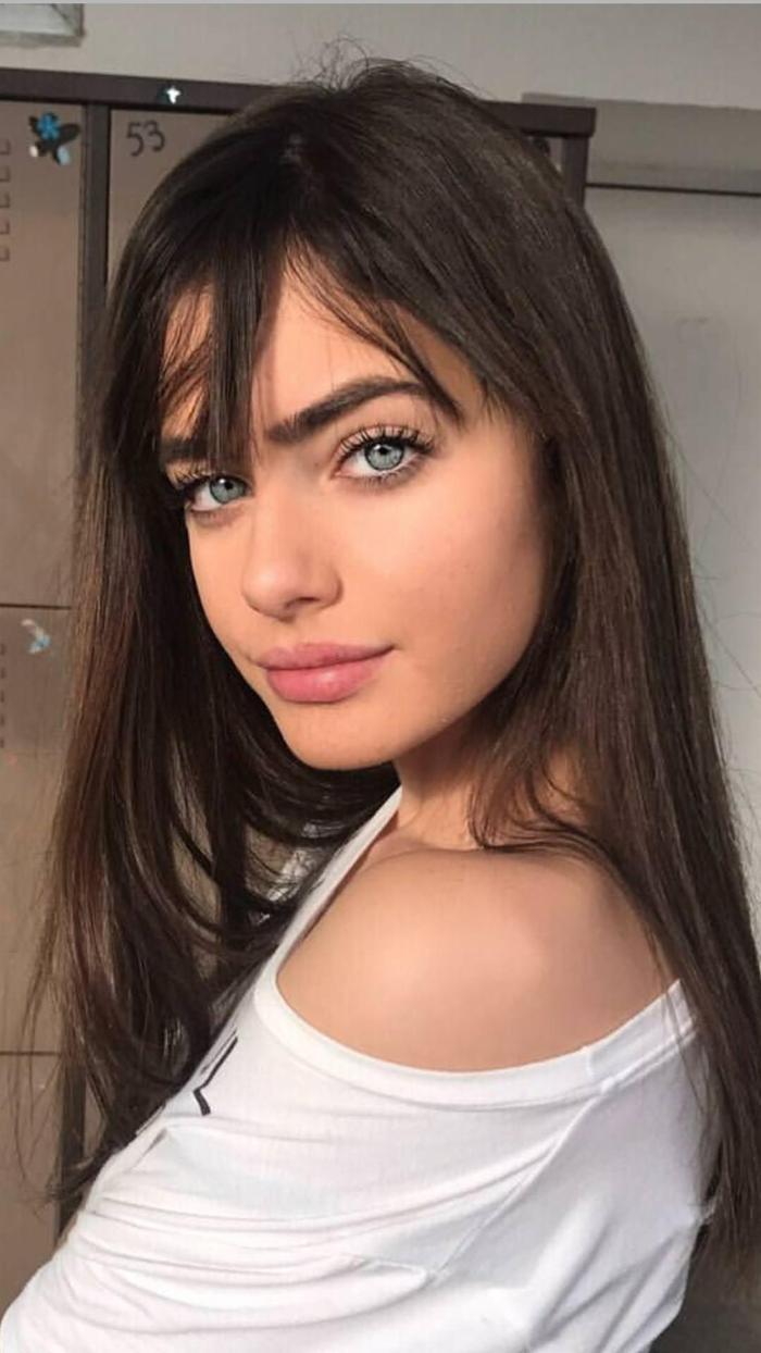 Messinin elini ayağına dolaştıran güzel model Yael Shelbia