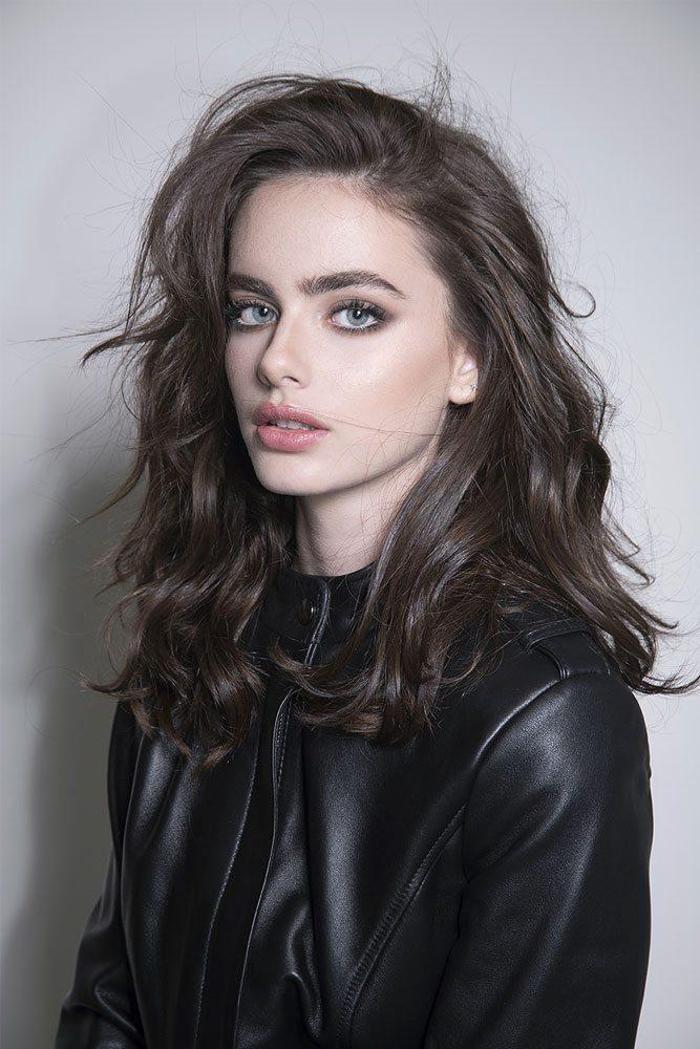 Messinin elini ayağına dolaştıran güzel model Yael Shelbia