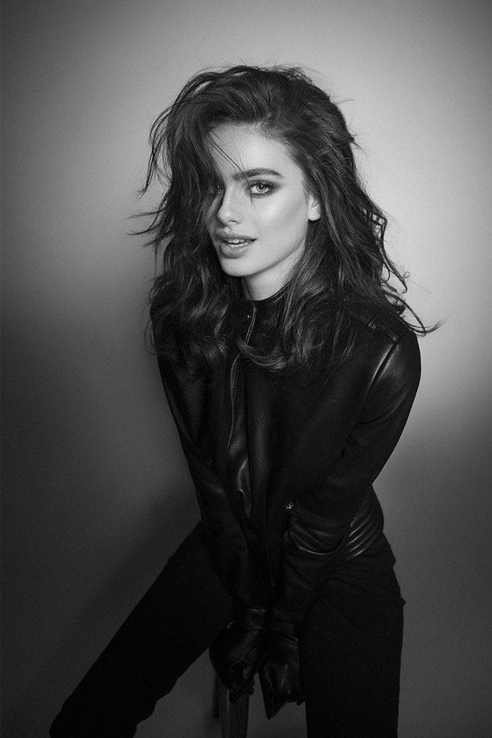 Messinin elini ayağına dolaştıran güzel model Yael Shelbia