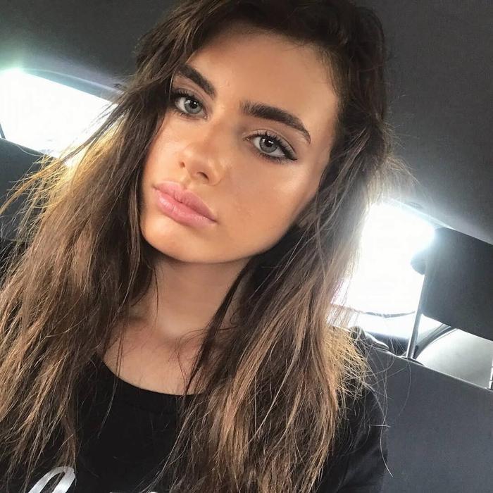 Messinin elini ayağına dolaştıran güzel model Yael Shelbia