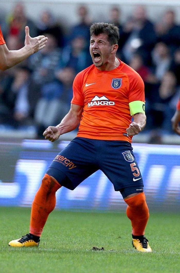 Emre Belözğlundan önemli açıklamalar
