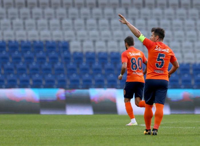 Emre Belözğlundan önemli açıklamalar