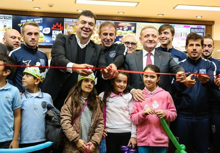 Emre Belözğlundan önemli açıklamalar