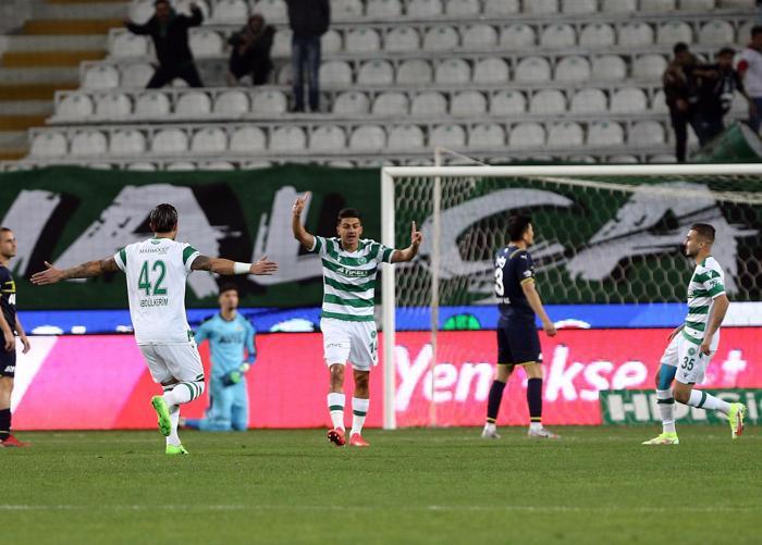 Fenerbahçeden Konyada şok başlangıç Vitor Pereira, çılgına döndü