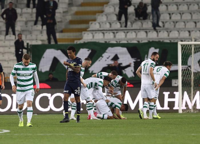 Fenerbahçeden Konyada şok başlangıç Vitor Pereira, çılgına döndü