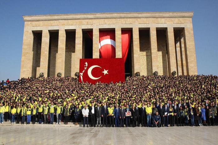 1907 ÜNİFEB Atanın huzurunda