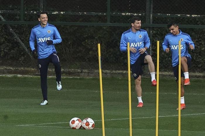 Fenerbahçenin Konyaspor muhtemel 11i Sürpriz tercih