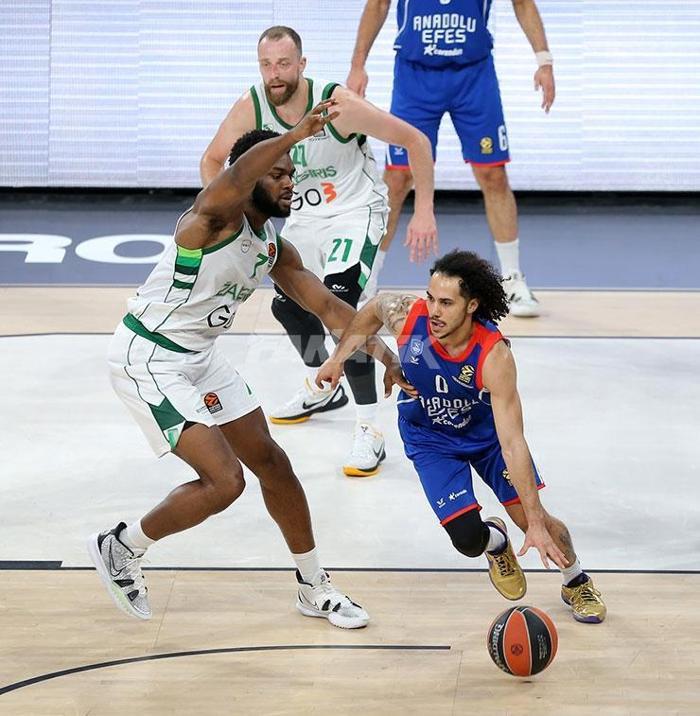 Anadolu Efes tribünlerinde Mete Kalkavan sürprizi