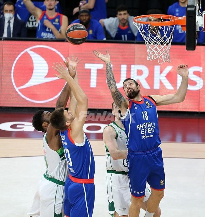 Anadolu Efes tribünlerinde Mete Kalkavan sürprizi