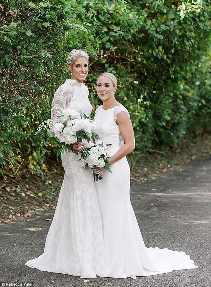 Elena Delle Donne evlendi