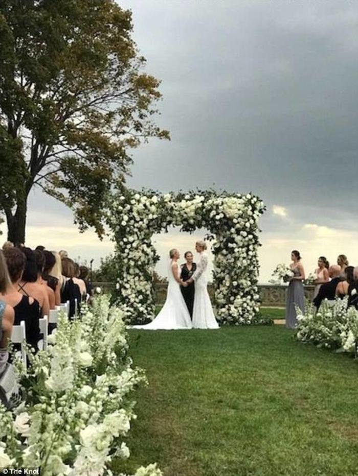 Elena Delle Donne evlendi