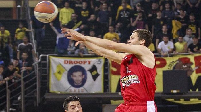 Aris: 49 - Olympiacos: 56