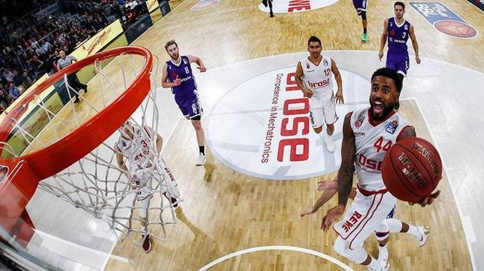 Brose Bamberg: 100 - BG Göttingen: 61