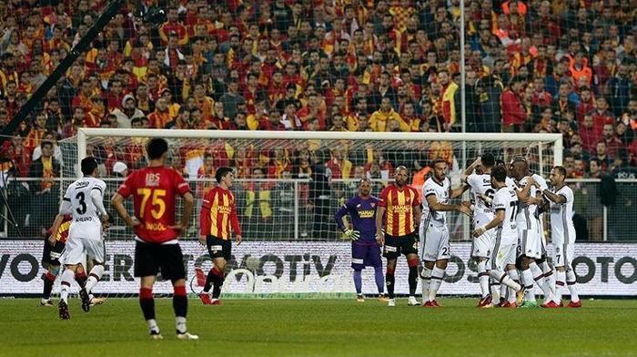 Spor yazarlarının Göztepe - Beşiktaş maçı yorumları...