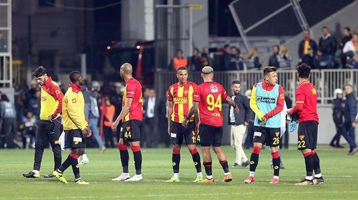 Spor yazarlarının Göztepe - Beşiktaş maçı yorumları...