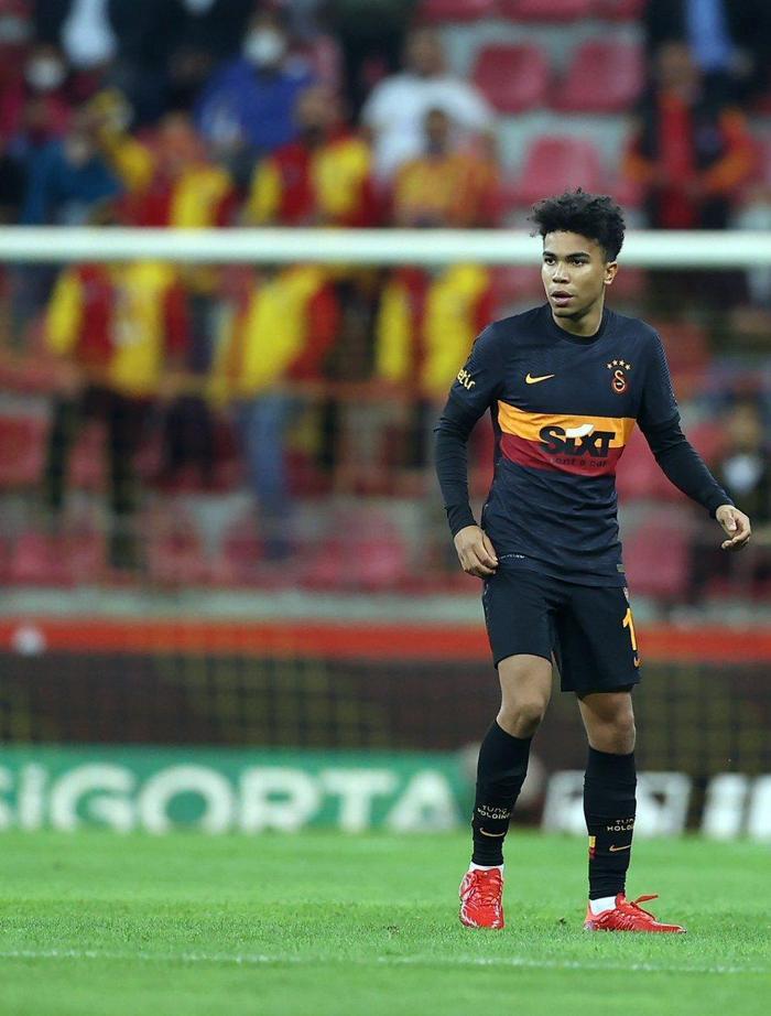 Galatasarayda devre arası büyük operasyon 7 futbolcu gönderilecek...