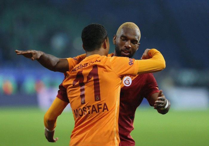 Galatasarayda devre arası büyük operasyon 7 futbolcu gönderilecek...