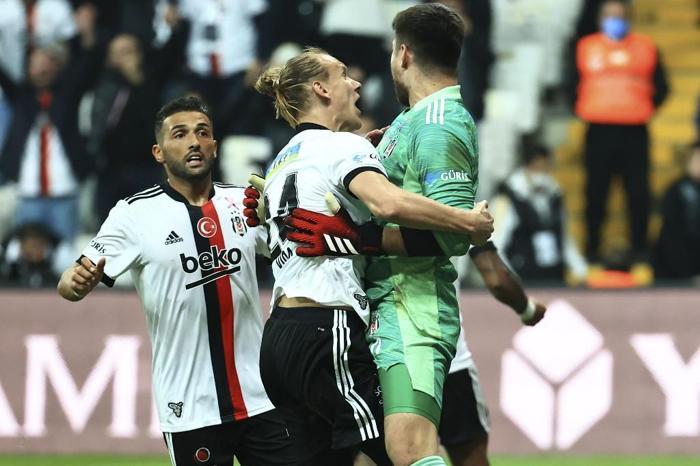 Köşe yazarları Beşiktaş - Galatasaray maçını değerlendirdi