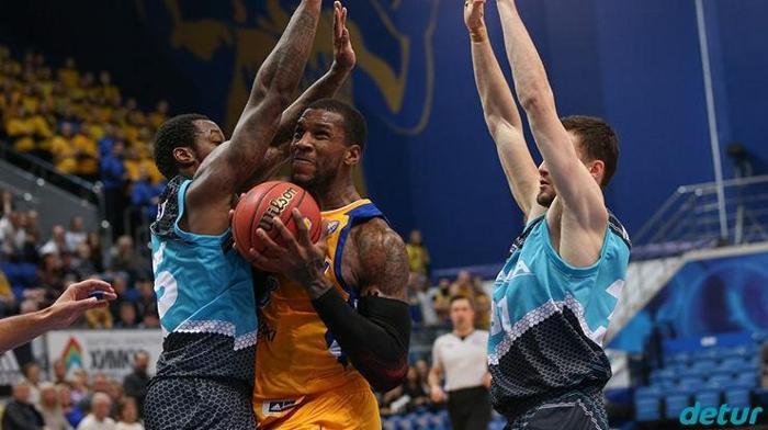 Khimki zor da olsa galip