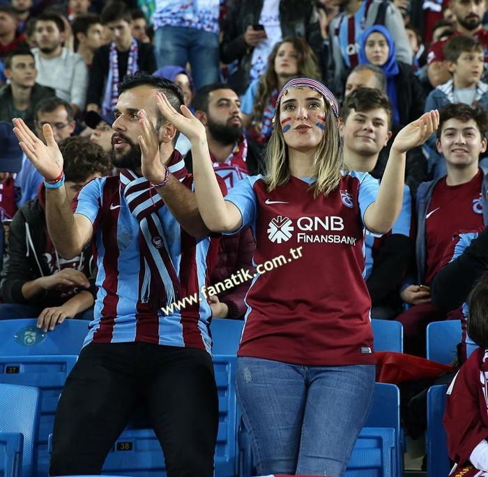 Trabzonspor - Galatasaray maçında sürpriz ziyaretçiler