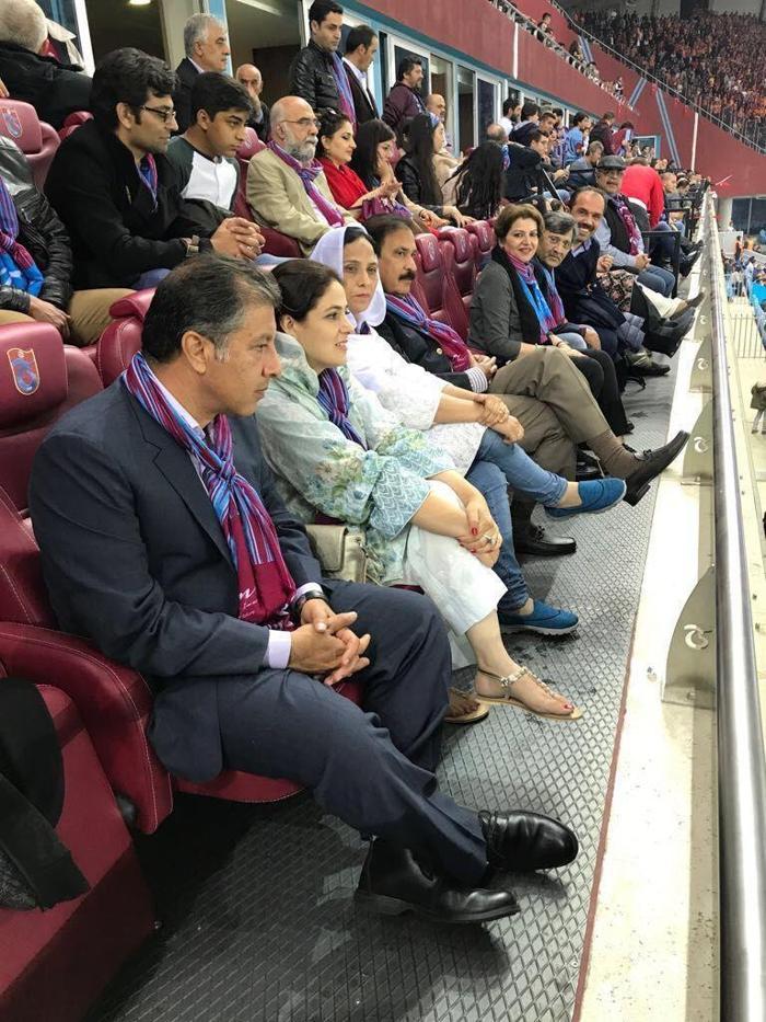 Trabzonspor - Galatasaray maçında sürpriz ziyaretçiler