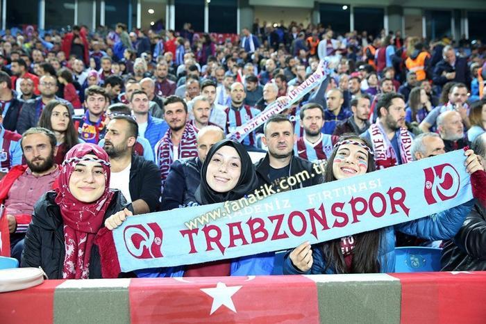 Trabzonspor - Galatasaray maçında sürpriz ziyaretçiler