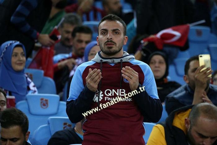 Trabzonspor - Galatasaray maçında sürpriz ziyaretçiler