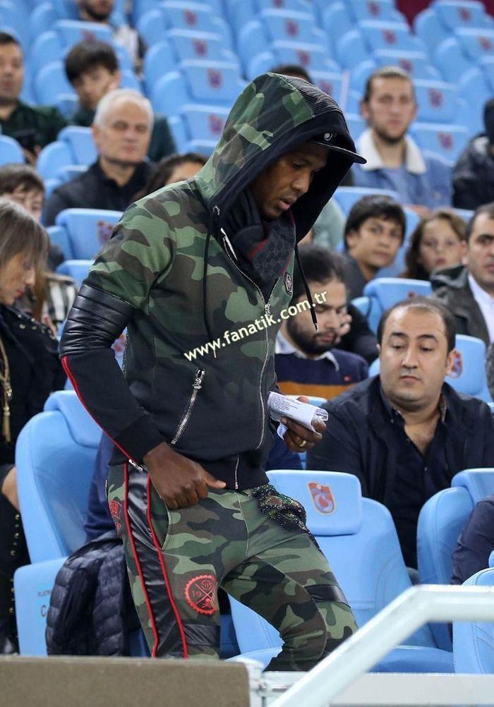 Trabzonspor - Galatasaray maçında sürpriz ziyaretçiler