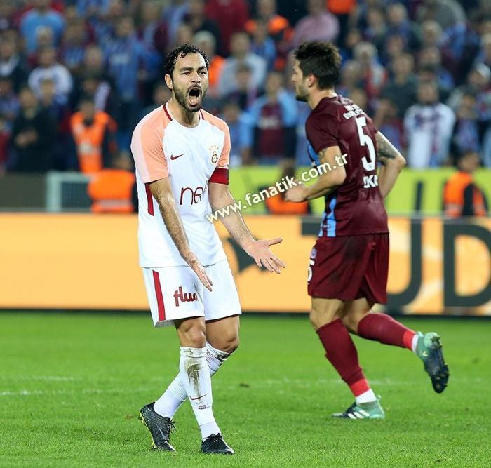 Trabzonspor - Galatasaray maçında sürpriz ziyaretçiler