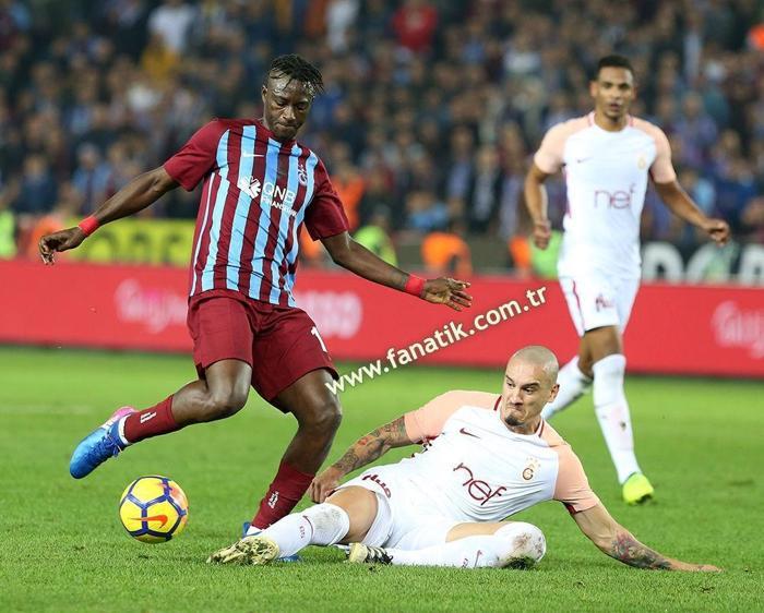 Trabzonspor - Galatasaray maçında sürpriz ziyaretçiler