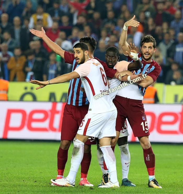 Trabzonspor - Galatasaray maçında sürpriz ziyaretçiler