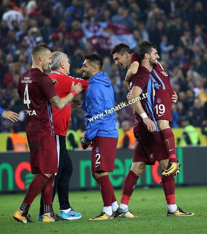 Trabzonspor - Galatasaray maçında sürpriz ziyaretçiler