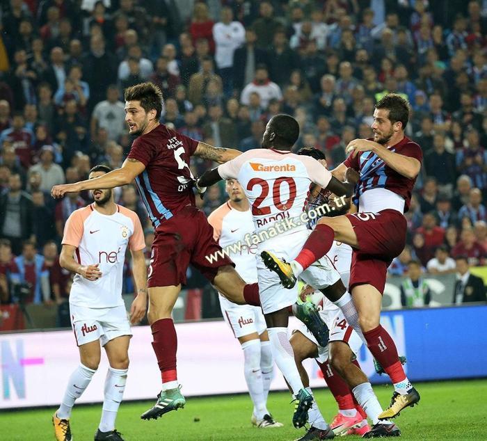 Trabzonspor - Galatasaray maçında sürpriz ziyaretçiler