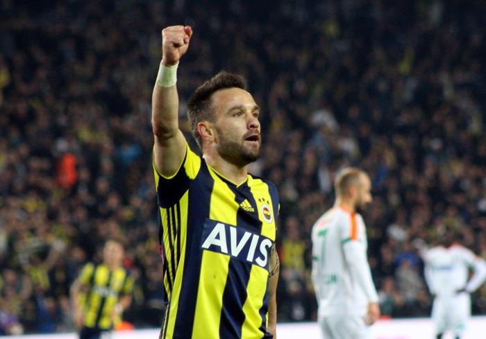Fenerbahçeli Mathieu Valbuenadan transfer açıklaması