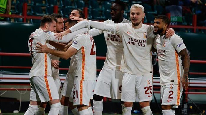 Son dakika Galatasarayda 2 ayrılık Fatih Terim o isimlerin üstünü çizdi
