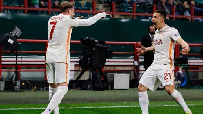 Son dakika Galatasarayda 2 ayrılık Fatih Terim o isimlerin üstünü çizdi