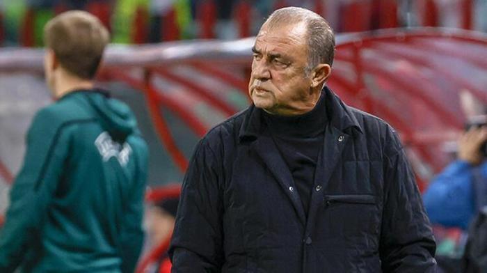 Son dakika Galatasarayda 2 ayrılık Fatih Terim o isimlerin üstünü çizdi