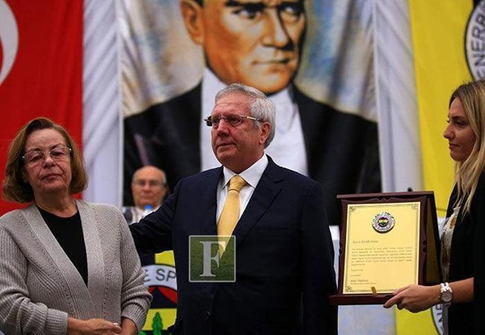 Aziz Yıldırım gözyaşlarını tutamadı