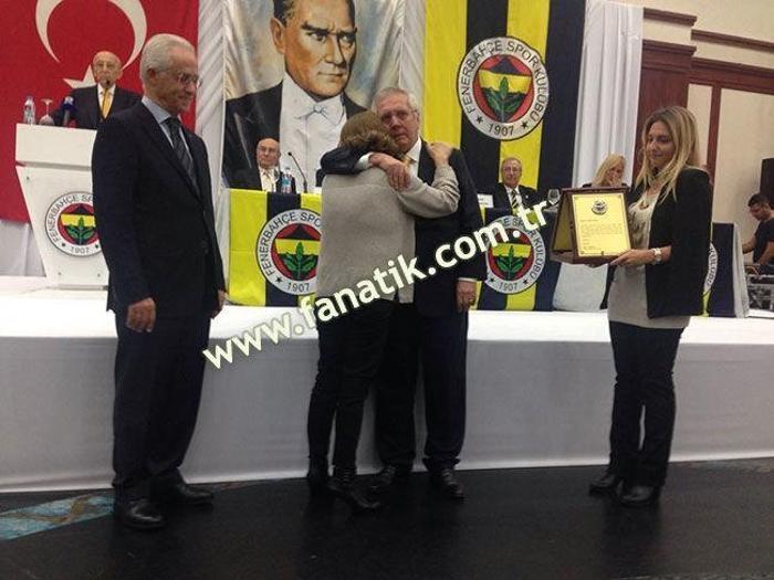 Aziz Yıldırım gözyaşlarını tutamadı