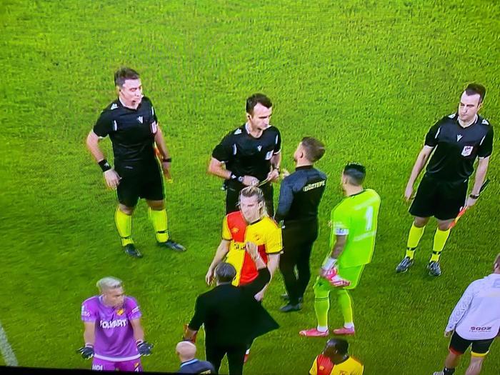 Hamsik, Atınçın eline vurdu, Göztepe-Trabzonspor maçında saha bir anda karıştı Kırmızı kart...